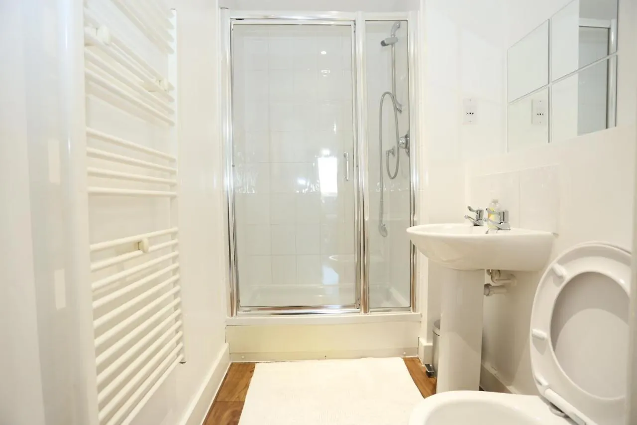 Lovely View 2 Beds 2 Bath Apartment, London 0*,